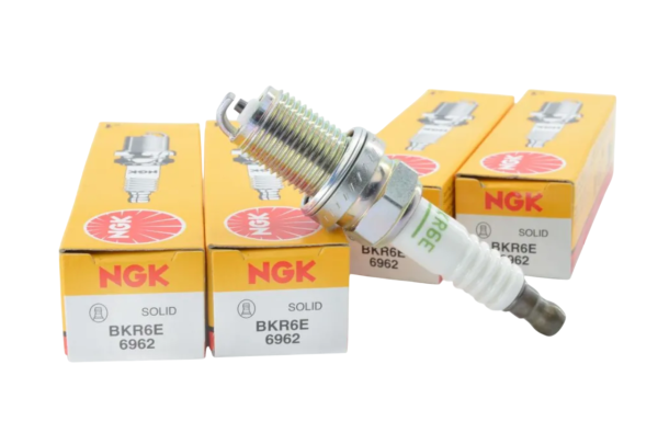 Свеча "NGK" зажигания Logan, Sandero, LADA Largus 8V, Duster, Kangoo, Megane BKR6E 6962 